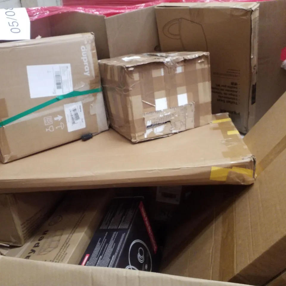 PALLET CONTAINING ASSORTED PRODUCTS INCLUDING PLAYPEN, NON-STICK COOKWARE SET, TOILET SEAT & POP UP TENT