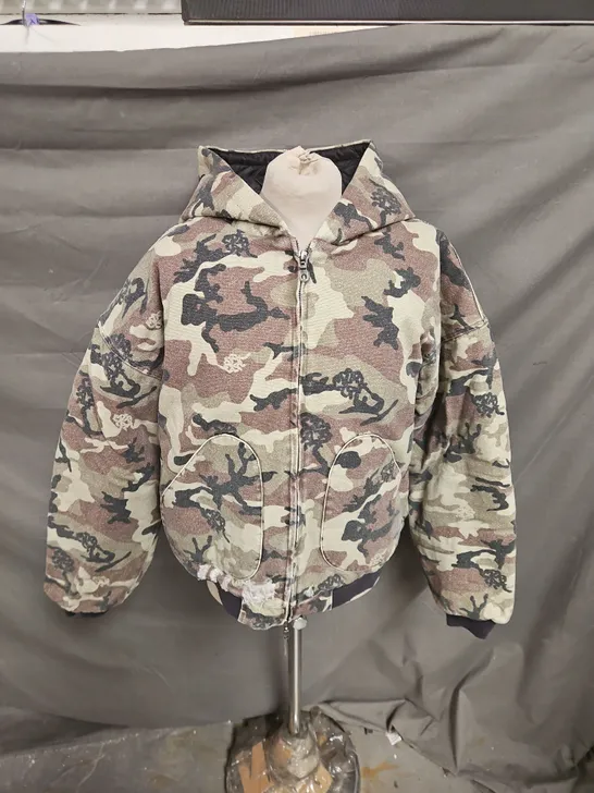 Lot 4861: MERTRA HEAVY DUTY JACKET IN CAMO SIZE M - 5248980 | Simon ...