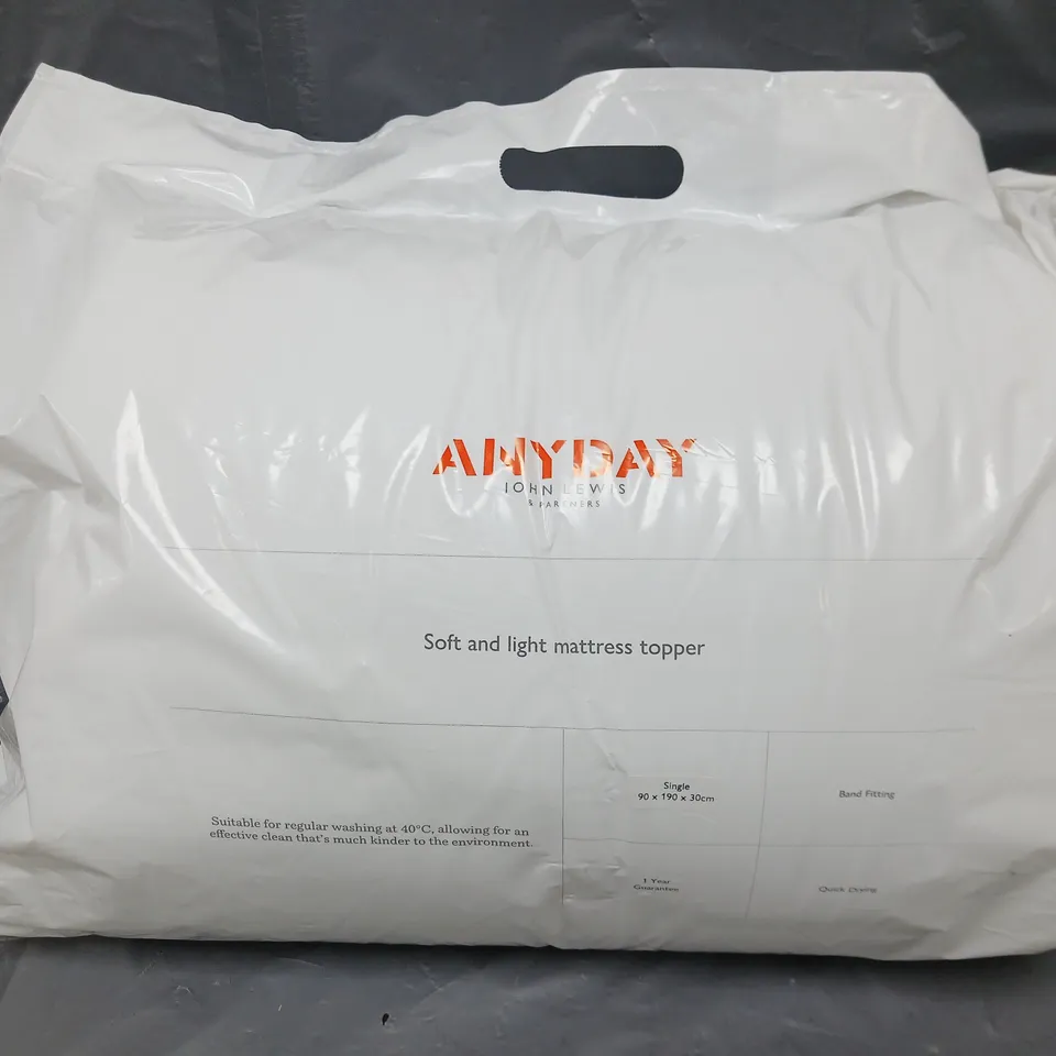 JOHN LEWIS ANYDAY SOFT AND LIGHT MATTRESS TOPPER IN WHITE - SINGLE