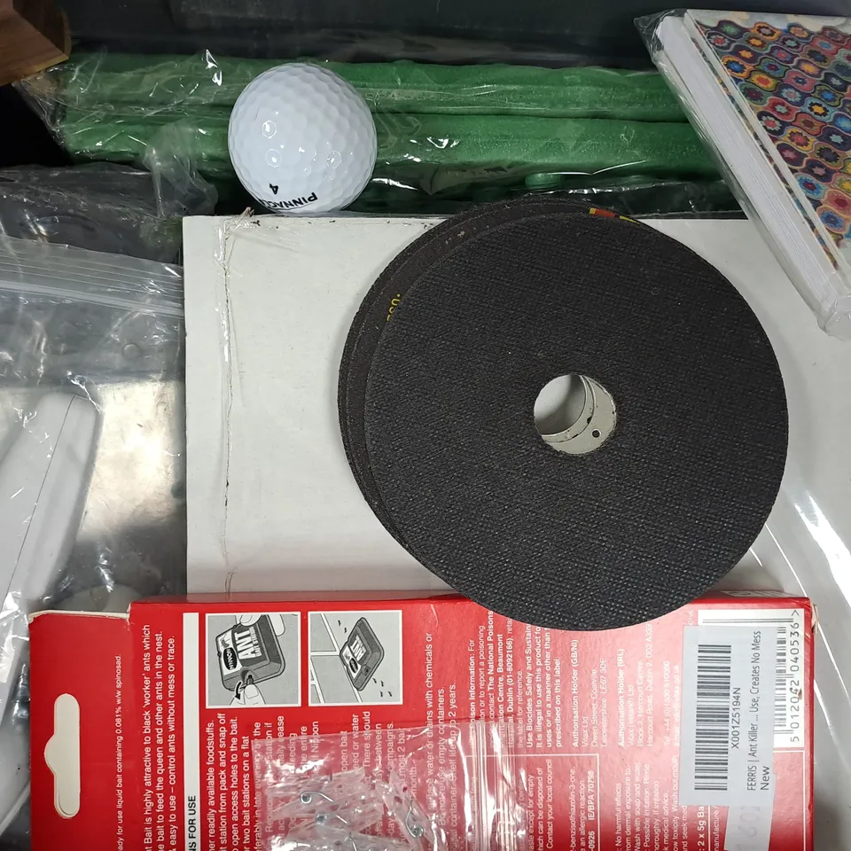 APPROXIMATELY 20 ASSORTED HOUSEHOLD ITEMS TO INCLUDE BIG CITY MAGNET SET, ECO COPPER SCOURERS, ETC