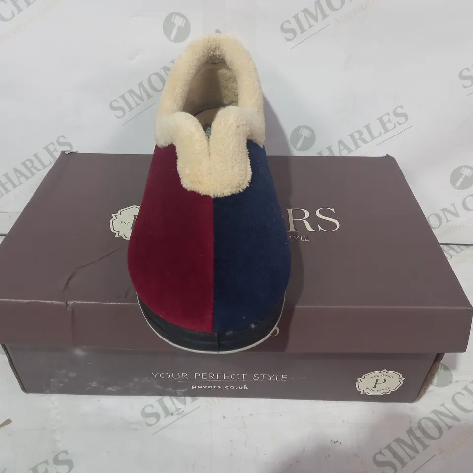 BOXED PAIR OF PAVERS TWO TONE SLIPPERS IN NAVY/RED SIZE 6