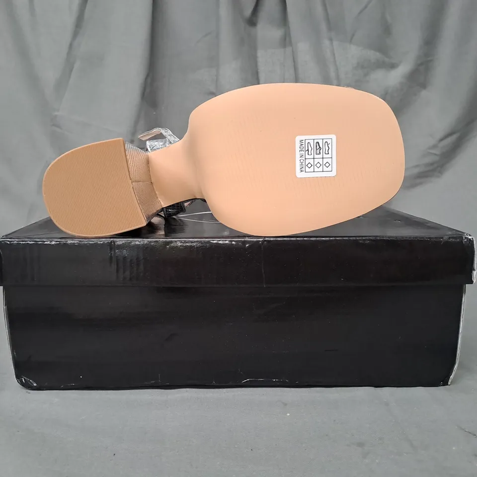 BOXED PAIR OF KOI VEGAN SHONEN LIZARD PLATFORM HEELS IN SILVER UK SIZE 5