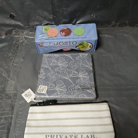 BOX OF APPROXIMATELY 10 HOUSEHOLD ITEMS TO INCLUDE WASH BAGS, NAPKINS AND BATH BOMBS