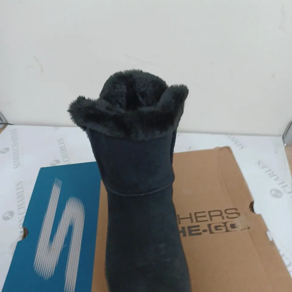 BOXED SKECHERS ON-THE-GO MIDTOWN CHILL BABY BOOTS, BLACK - SIZE 5 .5