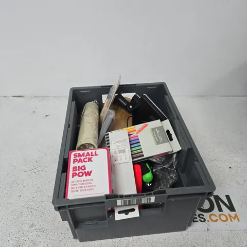 TOTE OF APPROXIMATELY 12 ASSORTED ITEMS TO INCLUDE: MATCHA MUG