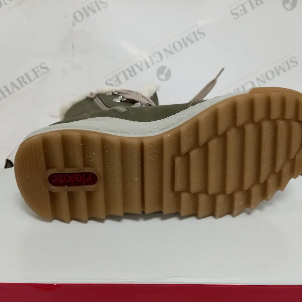BOXED PAIR OF RIEKER ANTISTRESS WATER RESISTANT WARM HIKING BOOTS IN KHAKI - SIZE 5