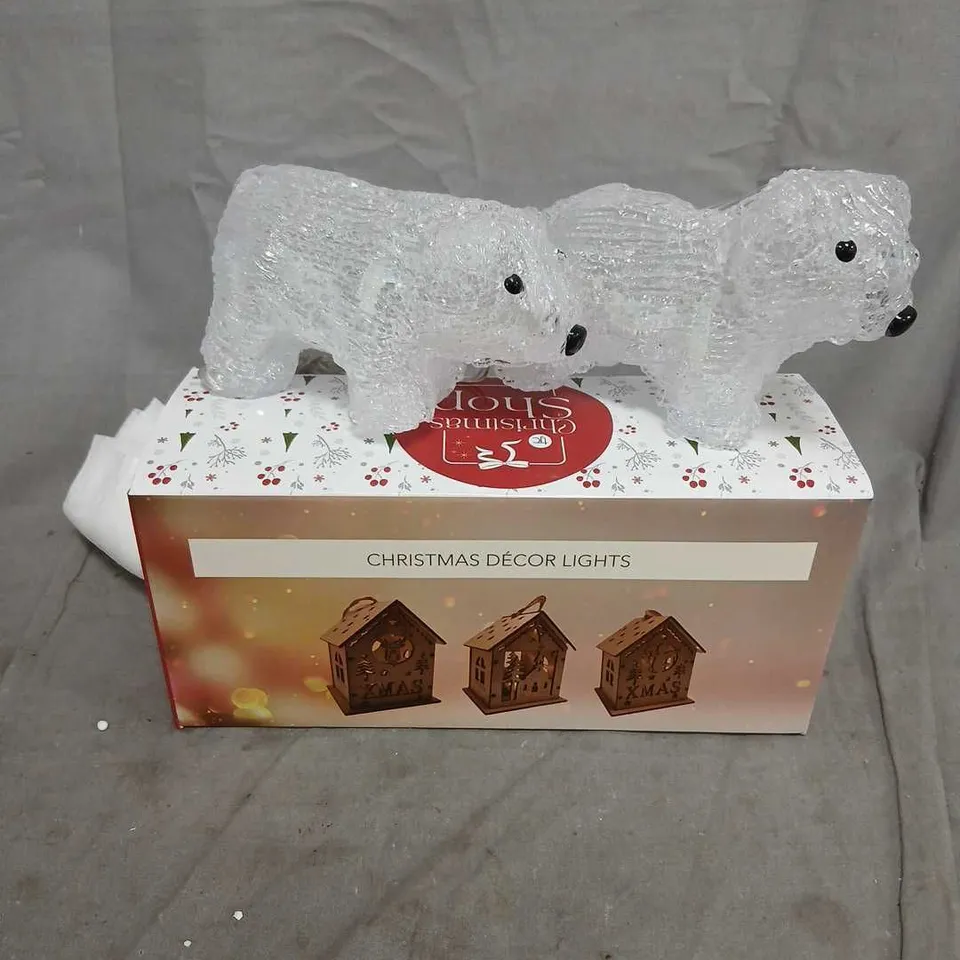 PALLET OF APPROXIMATELY 600 ASSORTED CHRISTMAS DECORATIONS TO INCLUDE; ACRYLIC POLAR BEARS AND CHRISTMAS DECOR LIGHTS