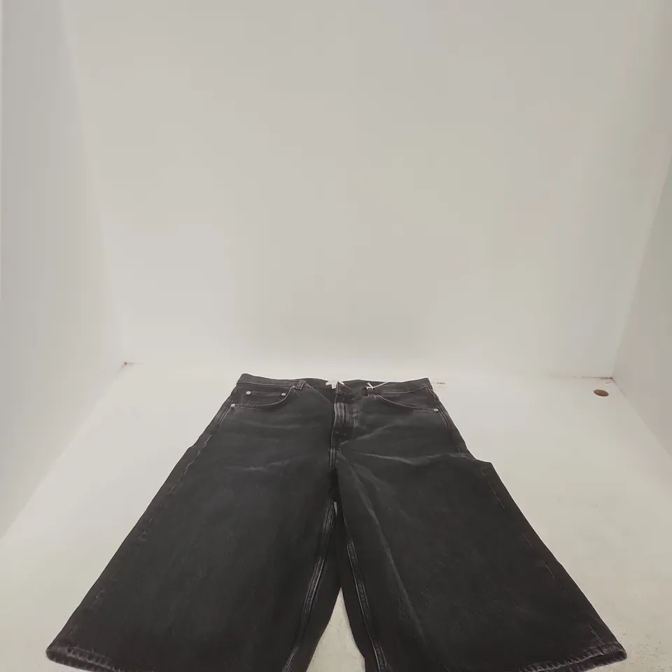 ARKET MEN'S DARK WASH DENIM JEANS, UK 32 (EU 42) 3/4 STYLE