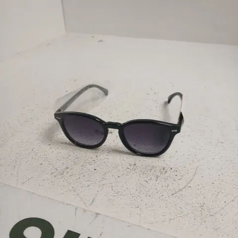 LE SPECS SUNGLASSES – BLACK FRAME, 