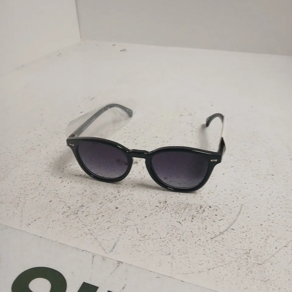 LE SPECS SUNGLASSES – BLACK FRAME, 