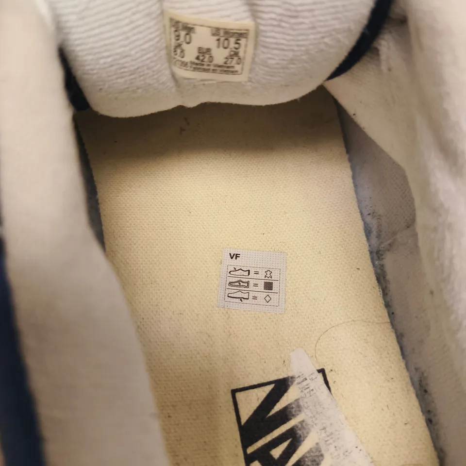 VANS OLD SKOOL SNEAKERS – NAVY/WHITE – UK 8 (US 9, EU 42)