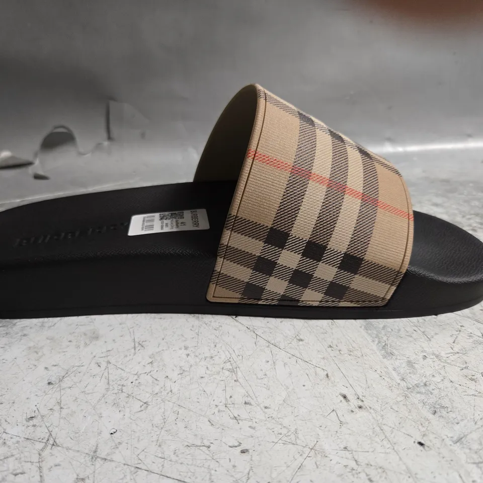 BURBERRY OPEN TOAD SANDALS SIZE 41