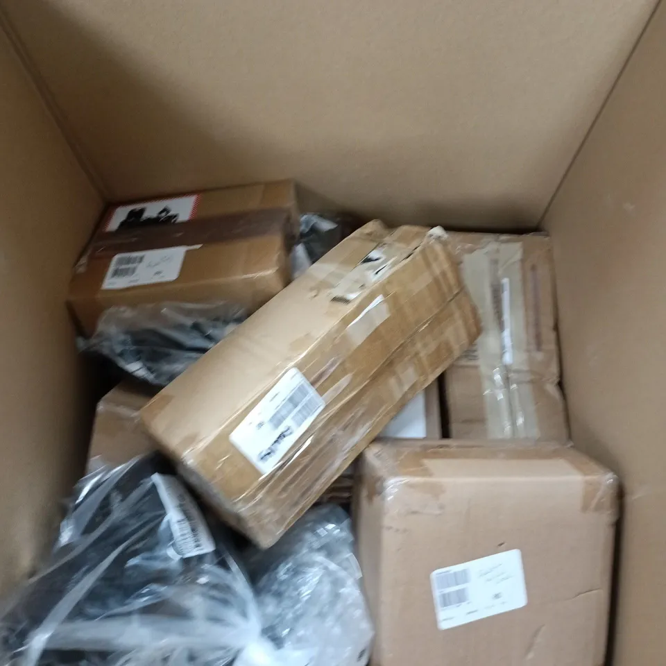 BOX OF APPROXIMATELY 20 HOUSEHOLD ITEMS TO INCLUDE TORCHES, MIN MIST FAN AND GARDEN SOLAR LIGHTS