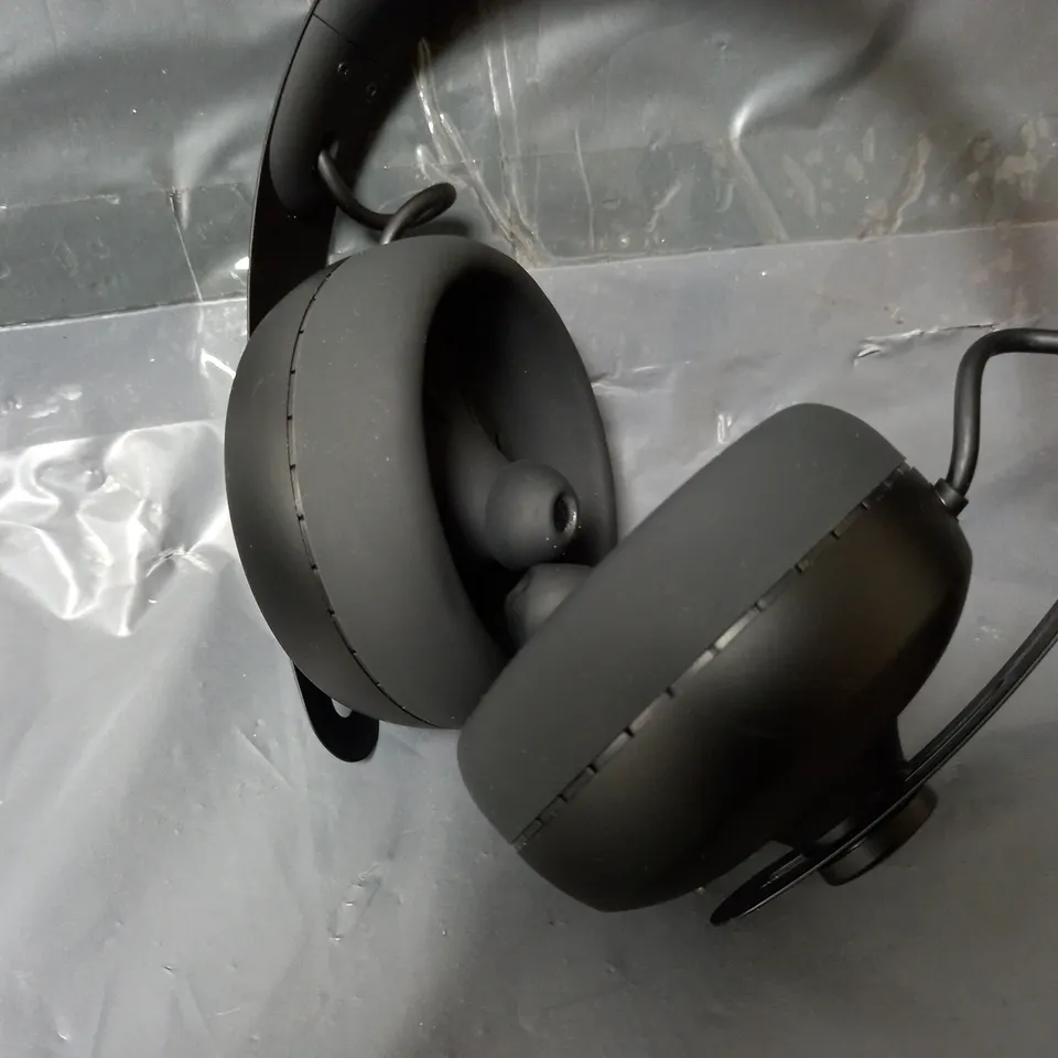 NURA 100B HEADPHONES WITH CARRY CASE