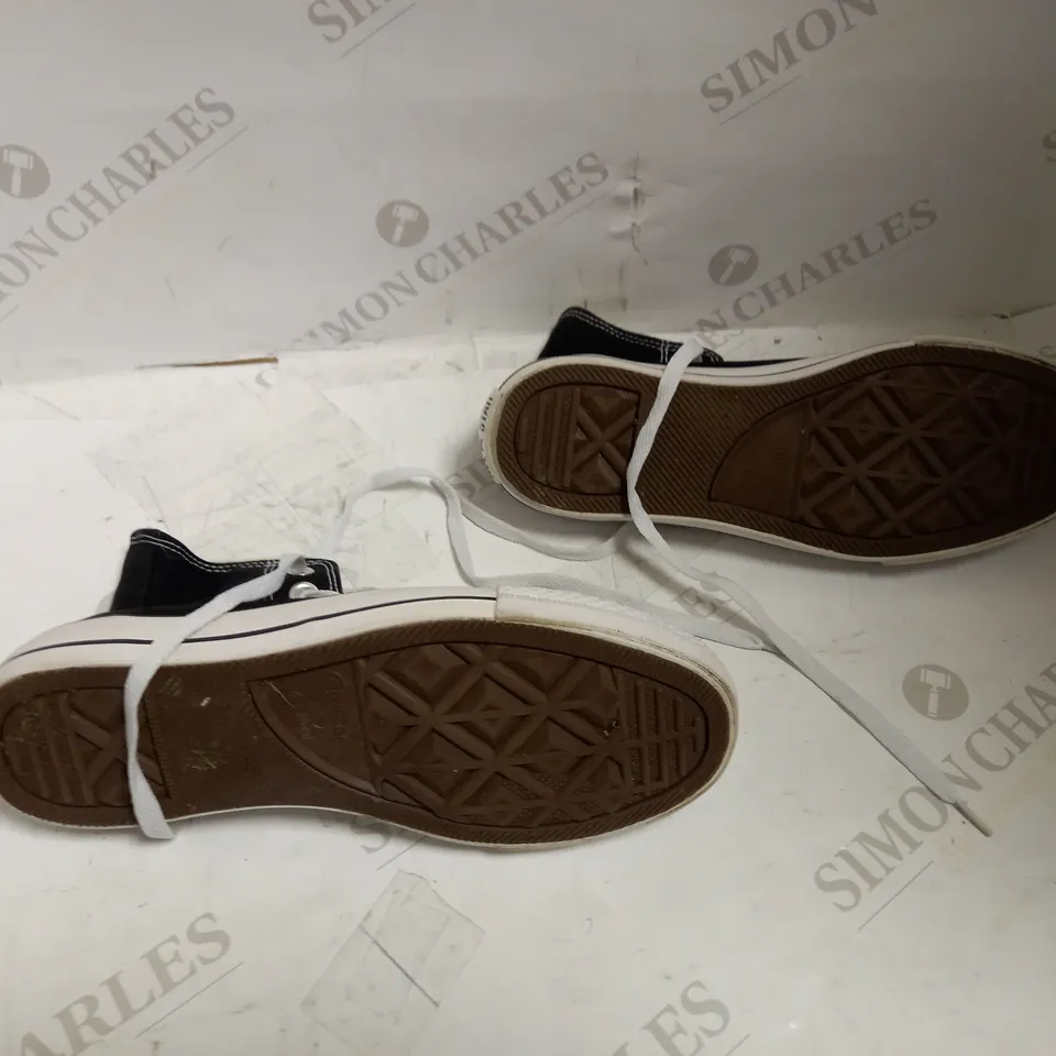 CONVERSE BLACK ALL STARS HIGHS - UK MENS 5.5 