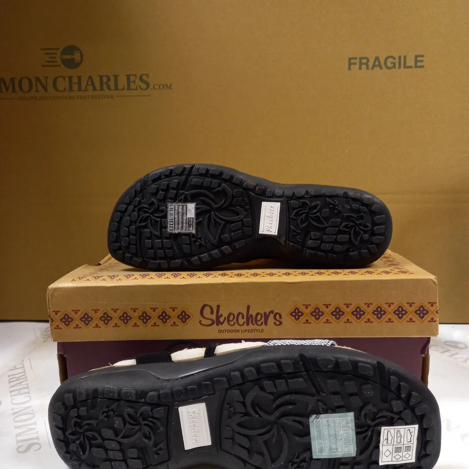 SKETCHER REGGAE SANDAL SIZE 6