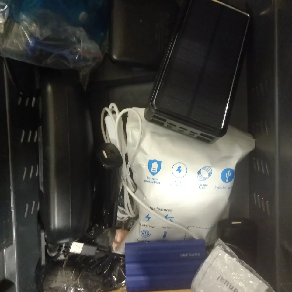 BOX OF APPROXIMATELY 15 ASSORTED ELECTRICAL & SMARTPHONE ACCESSORIES TO INCLUDE POWERBANKS, TABLET CASES, SCREEN PROTECTORS ETC 