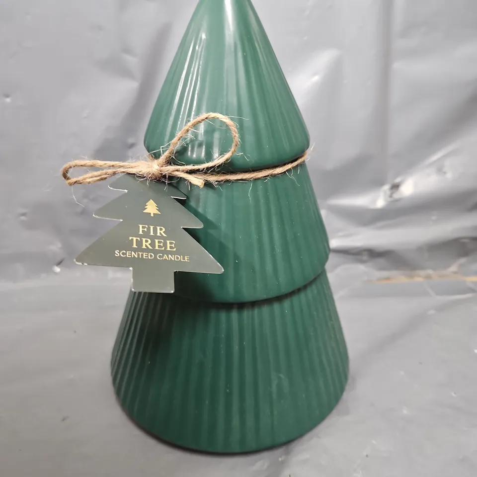4 CERAMIC FIR TREE SHAPED SCENTED CANDLES IN GREEN (4X265G)