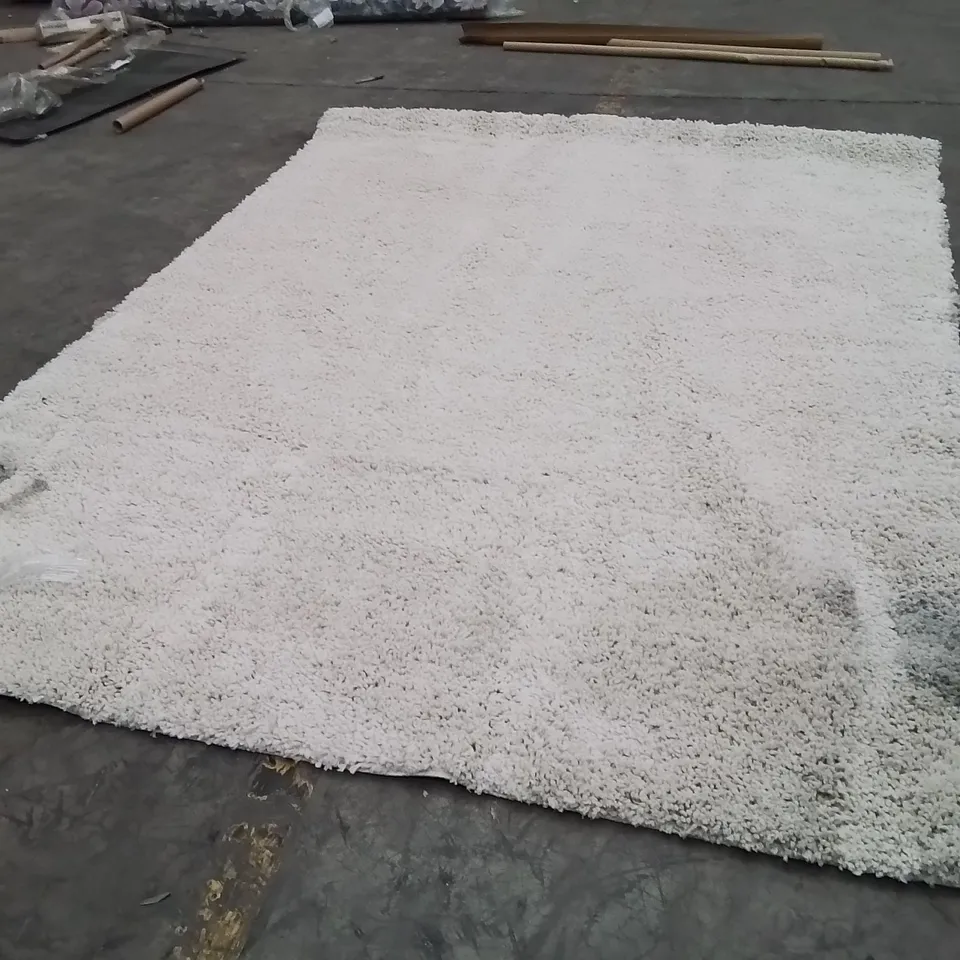 QUALITY DESIGNER AREA RUG - APPROXIMATELY 270X200CM