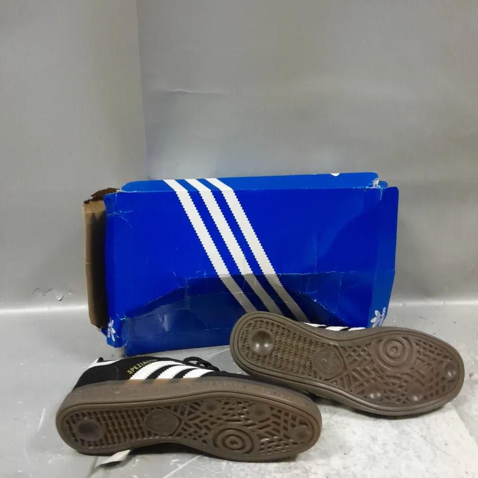 BOXED PAIR OF ADIDAS GAZELLE INDOOR BLACK / WHITE UK 5