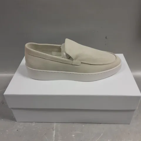 BOXED PAIR OF ARNE LOAFER SHOES IN STONE - 7