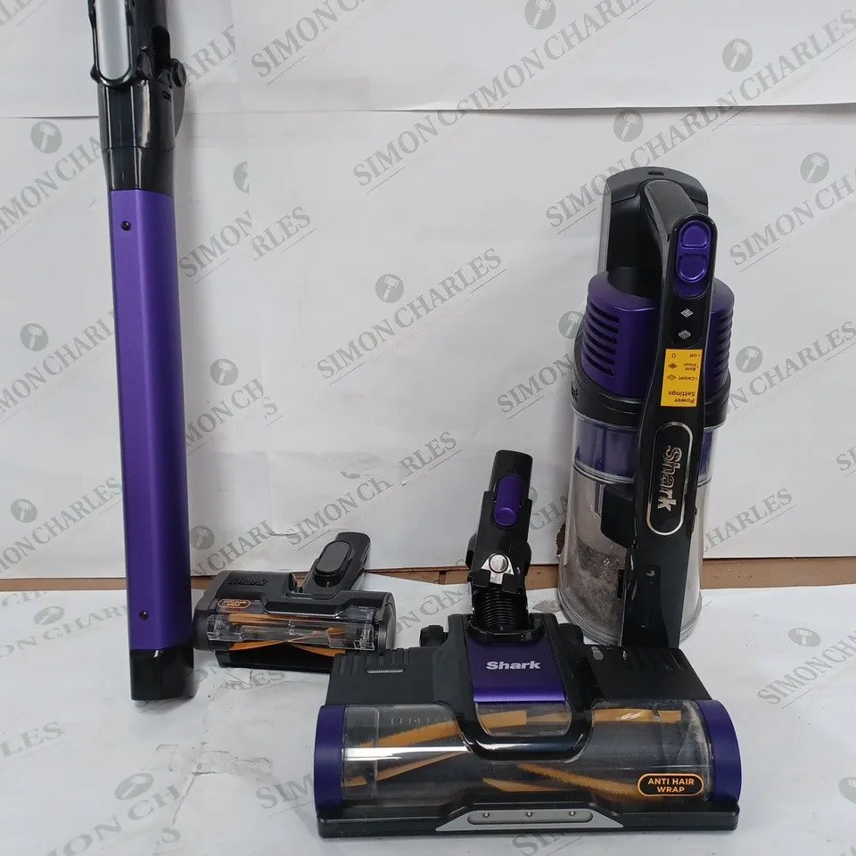 SHARK ANTI HAIR WRAP CORDLESS PET VACUUM CLEANER IZ202UKT