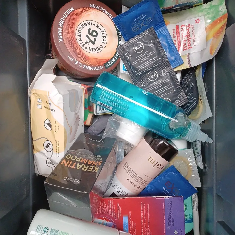 APPROXIMATELY 20 ASSORTED COSMETIC PRODUCTS TO INCLUDE T/GEL SENSITIVE SCALP SHAMPOO, PALMER'S COCOA BUTTER BODY OIL AND HAIR BURST SHAMPOO