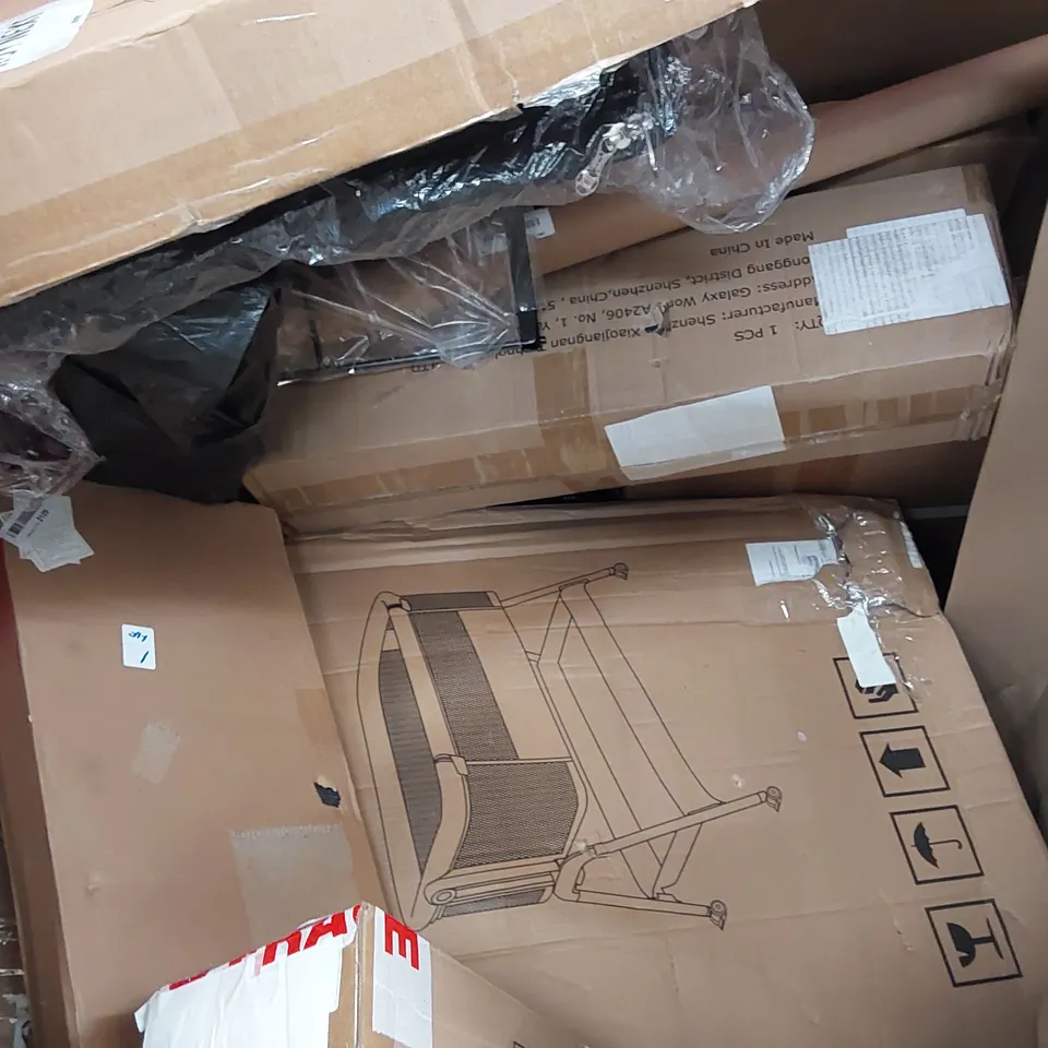 PALLET OF ASSORTED ITEMS INCLUDING: TABLETOP DISHWASHER, BABY COT, ELECTRIC POTATO PEELER, COLLAPSIBLE PET CRATE, BAMBOO DRAWER DIVIDERS, TOILET SEAT