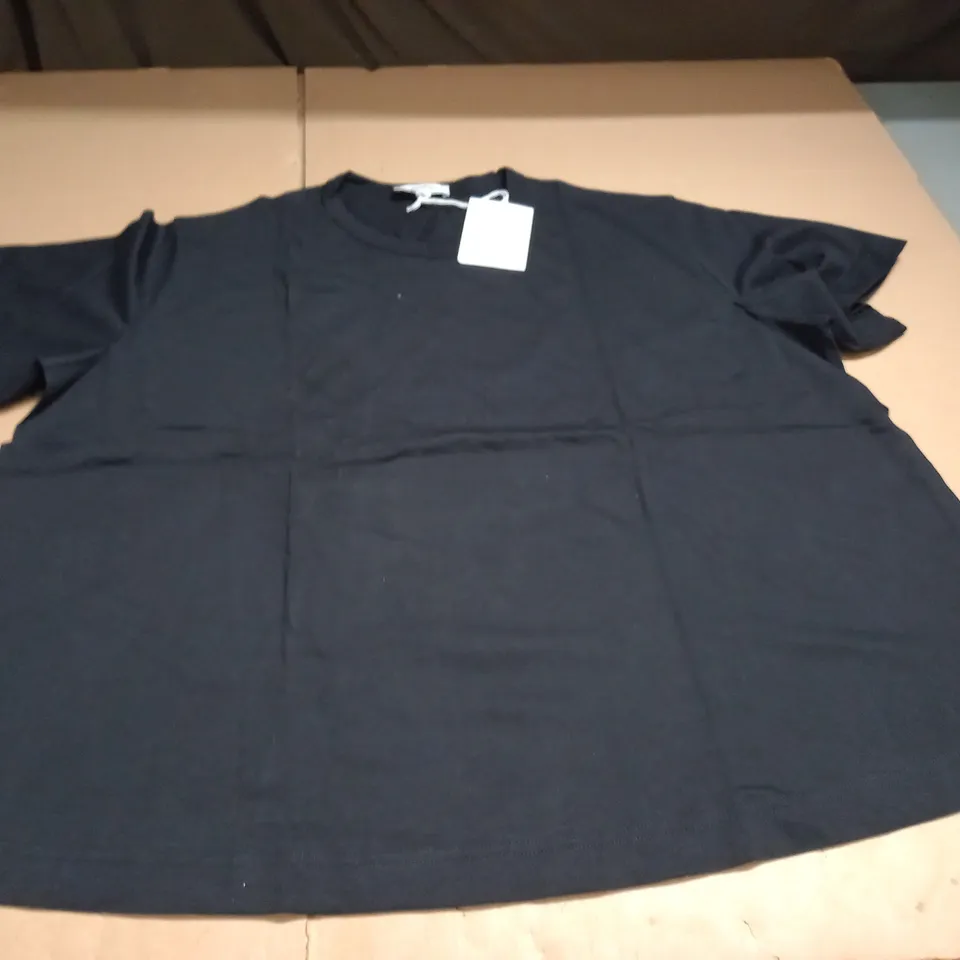 COS WIDE T-SHIRT IN BLACK - EUR M