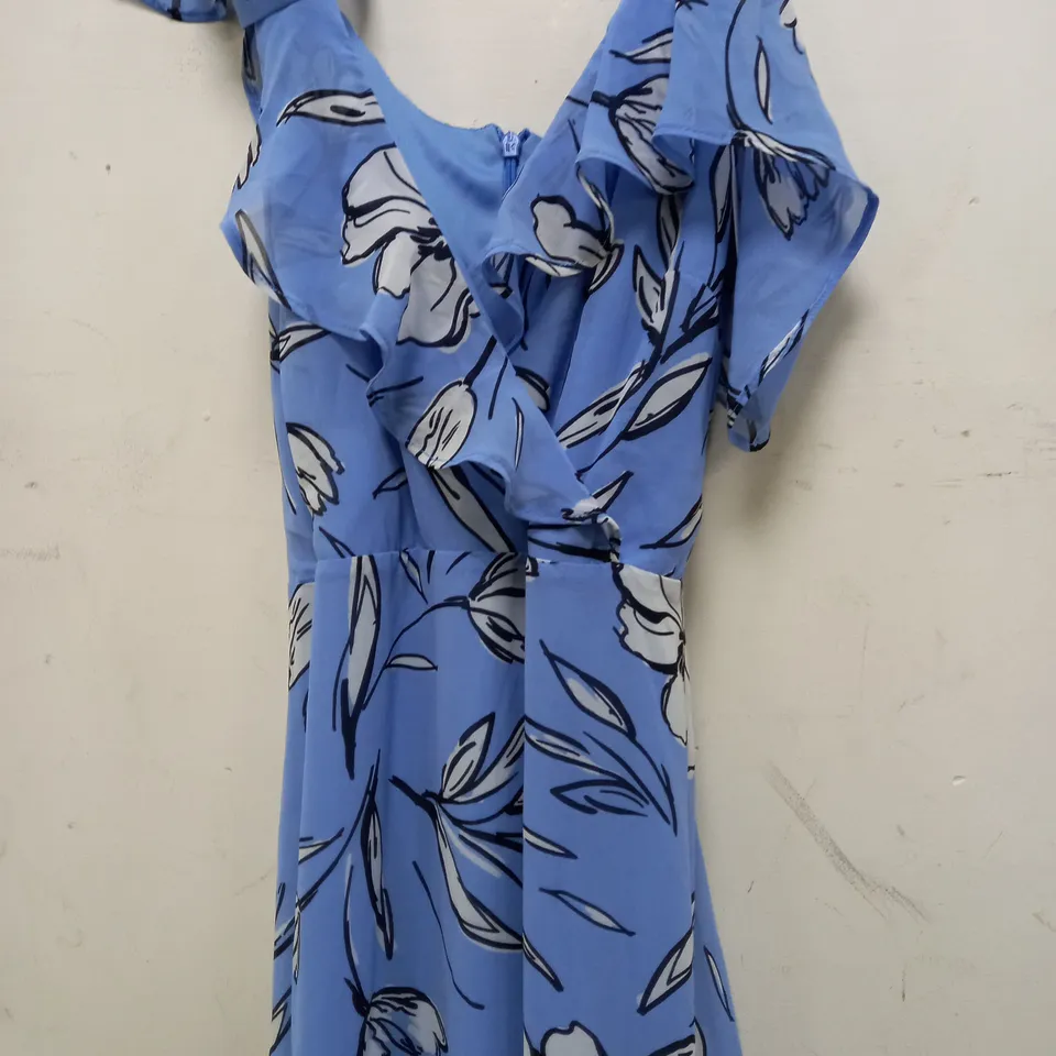 ROMAN PETITE COLD SHOULDER DRESS IN FLORAL DESIGN IN LIGHT BLUE - SIZE 14