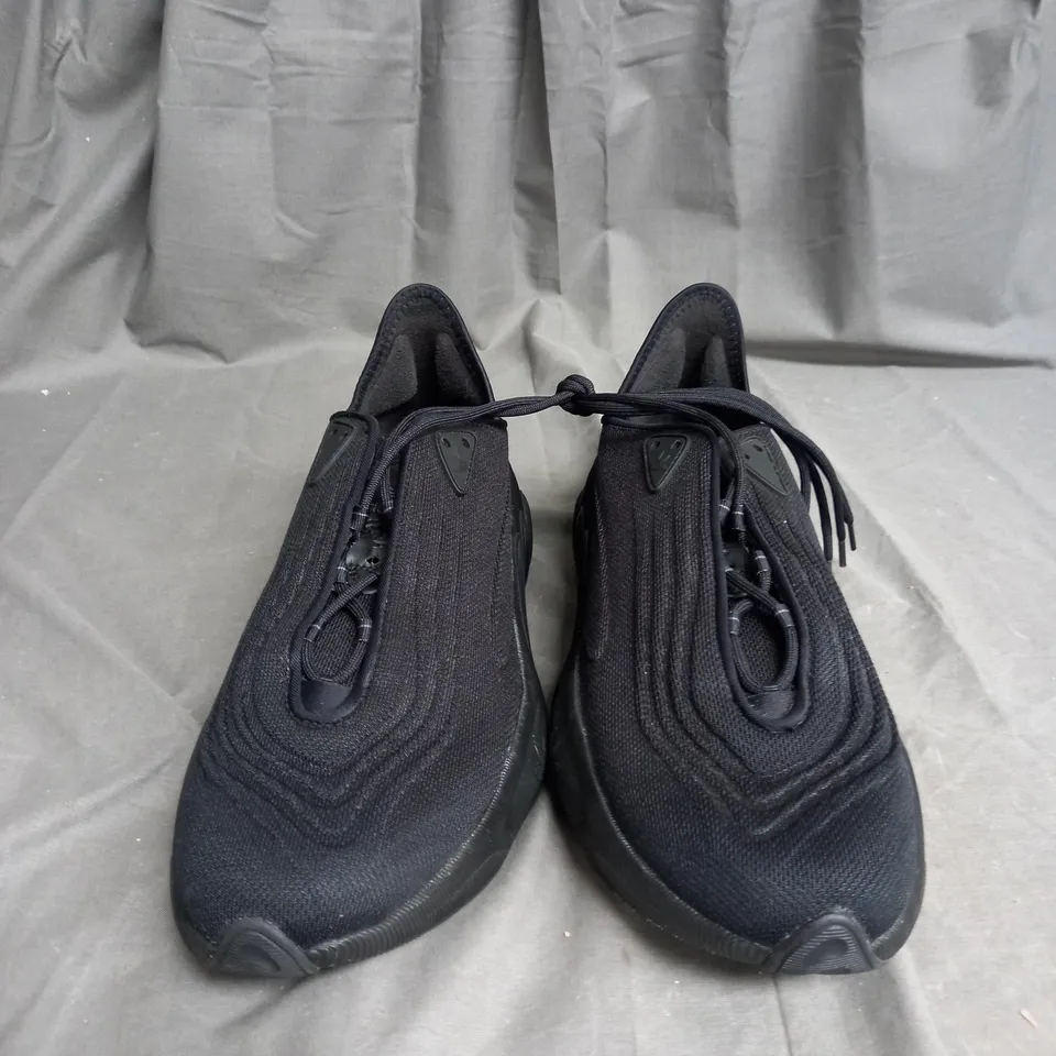 PAIR OF BLACK ADIDAS RUNNING TRAINERS SIZE 13