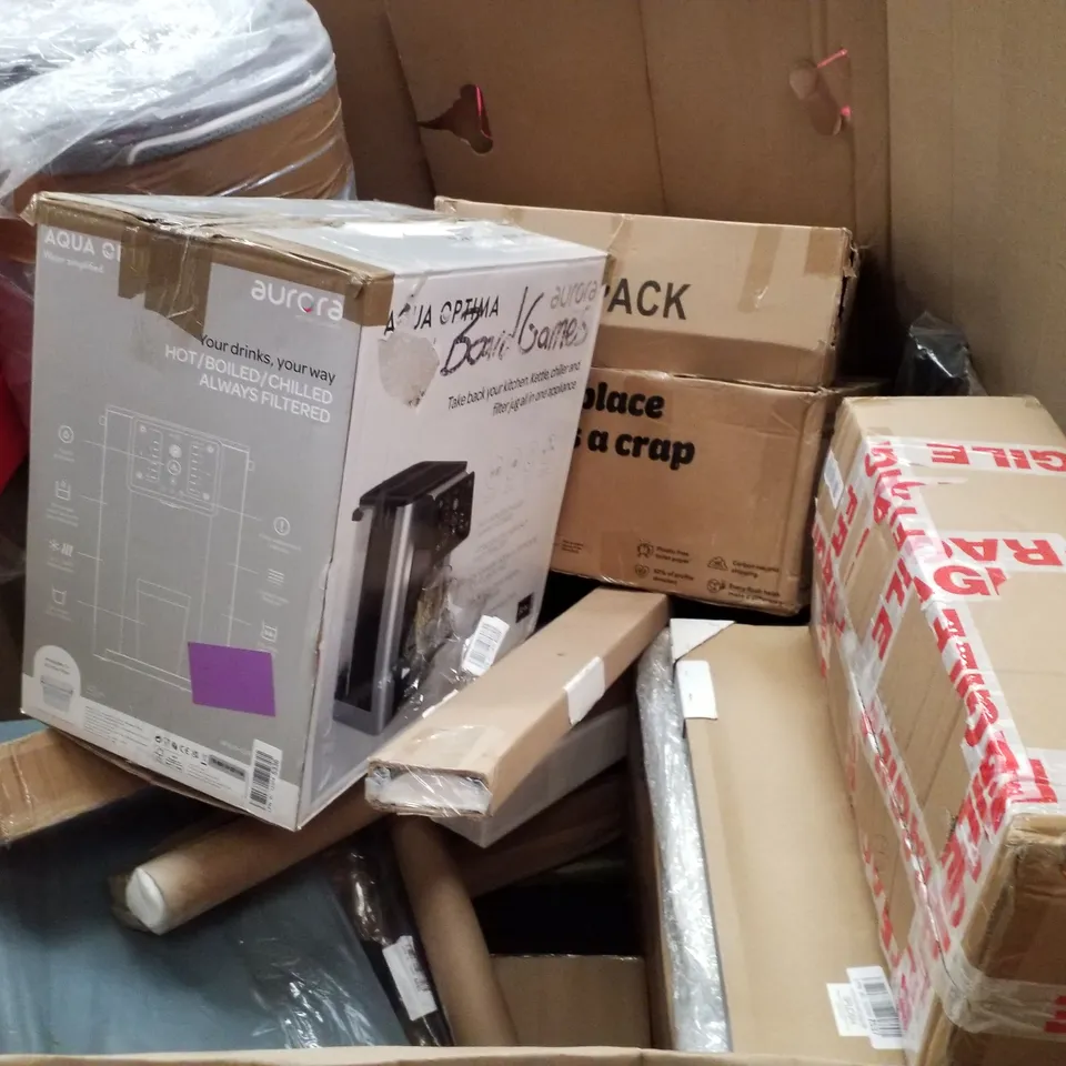 PALLET CONTAINING ASSORTED PRODUCTS INCLUDING PORTABLE CLOSET, RETRACTABLE BABY GATE, FOOD WASTE COMPOSTER 350, CEILING LIGHT & FLOOR MAT