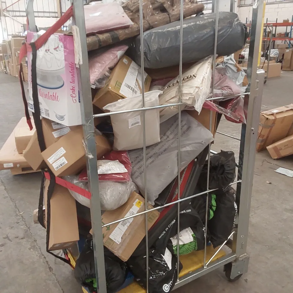 CAGE OF ASSORTED CONSUMER PRODUCTS/FURNITURE PARTS INCLUDING: EXPANDABLE HOSES, CAKE TURNTABLE ECT // CAGE NOT INCLUDED 