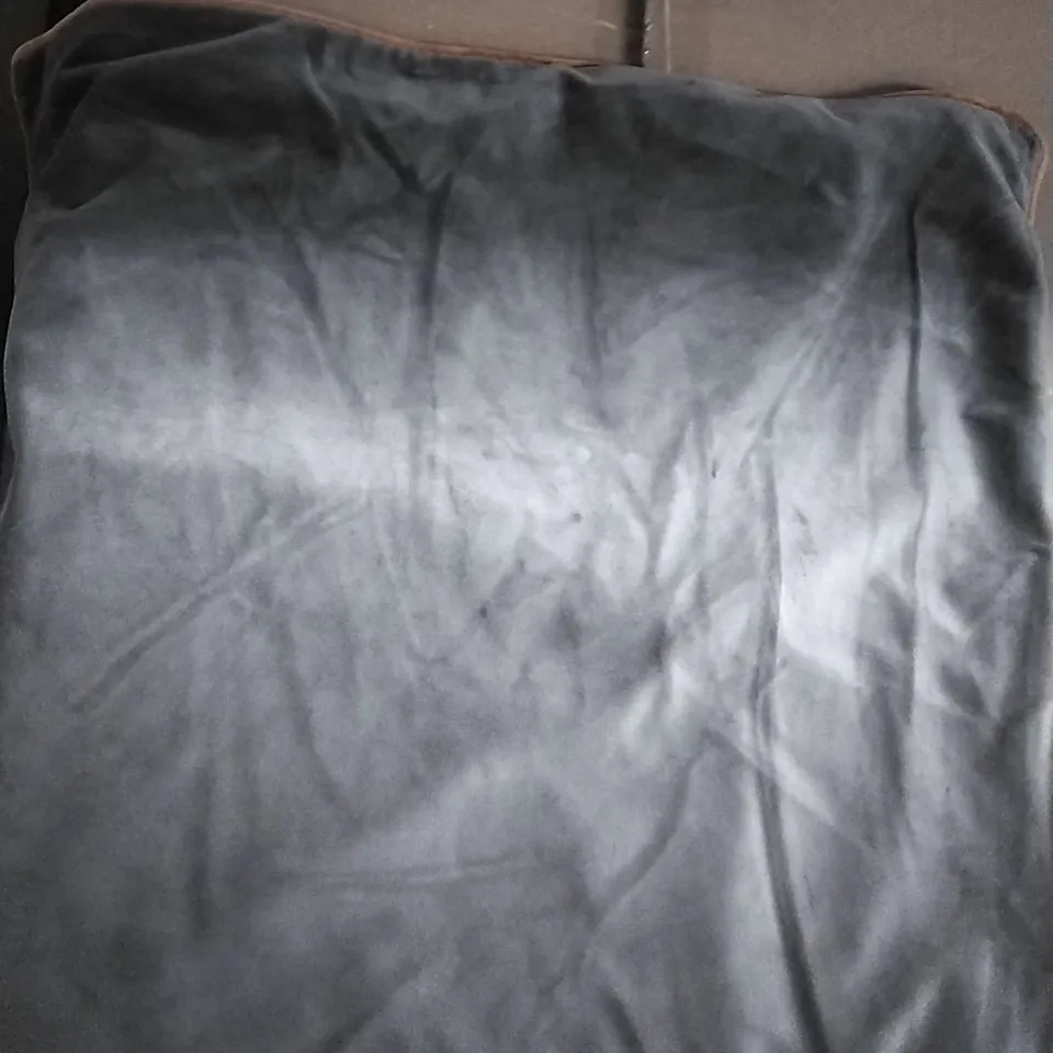 BAGGED OLIVER CUSHIONS COVER - MOCHA/ PUMPKIN 