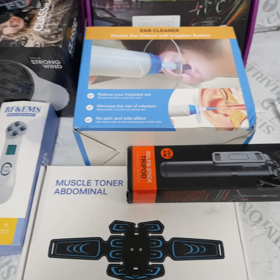 LOT OF 12 ASSORTED TECH ITEMS TO INCLUDE SELFIE STICK, ABDOMINAL MUSCLE TONER AND TWS EARBUDS