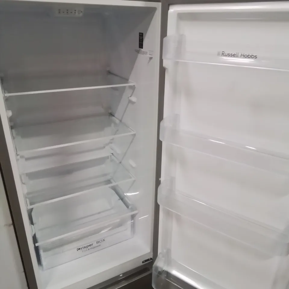 RUSSELL HOBBS FRIDGE FREEZER FREESTANDING FROST FREE WITH REVERSIBLE DOOR, ADJUSTABLE THERMOSTAT & FEET, 70/30 279L, 180CM HIGH, LED LIGHT, 2 YEAR GUARANTEE SILVER RH180FFFF551E1S [ENERGY CLASS E]