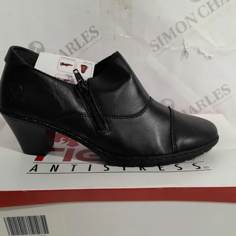 BOXED PAIR OF RIEKER SHOE BOOTS IN BLACK UK SIZE 6.5