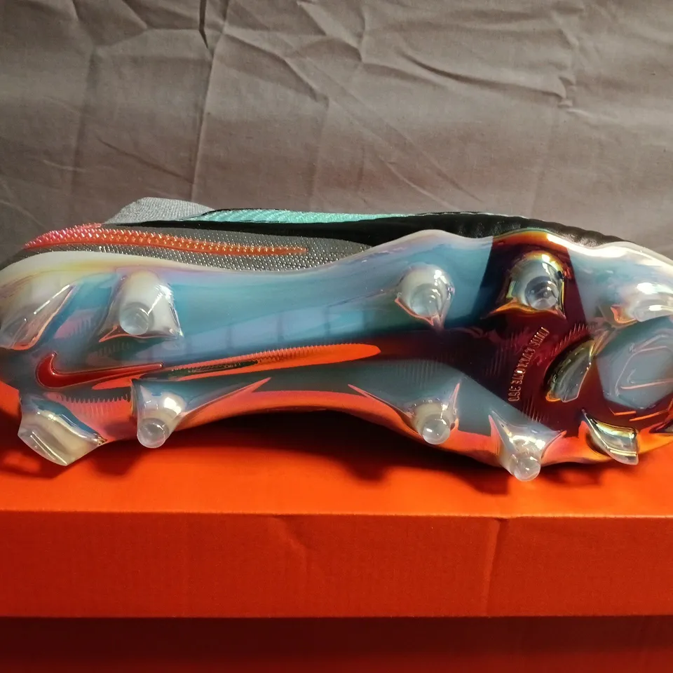 BOXED PAIR OF NIKE PHANTOM 6 HIGH ELITE BOOTS - UK SIZE 7.5