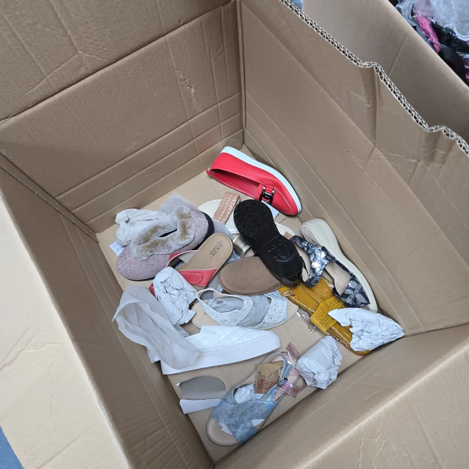 ASSORTED WOMEN'S FOOTWEAR WITH BACK/NECK STRETCHER – BOXED LOT OF A LARGE QUANTITY RANDOM ODD SIZED SHOWS AND HOUSEHOLD GOODS .