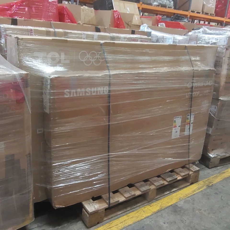 PALLET CONTAINING A LARGE QUANTITY OF ASSORTED DAMAGED TVs