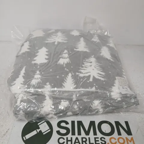 FIVE PIECES OF AT HOME COLLECTION WINTER FOREST SET GREY FLEECE DUVET SETS