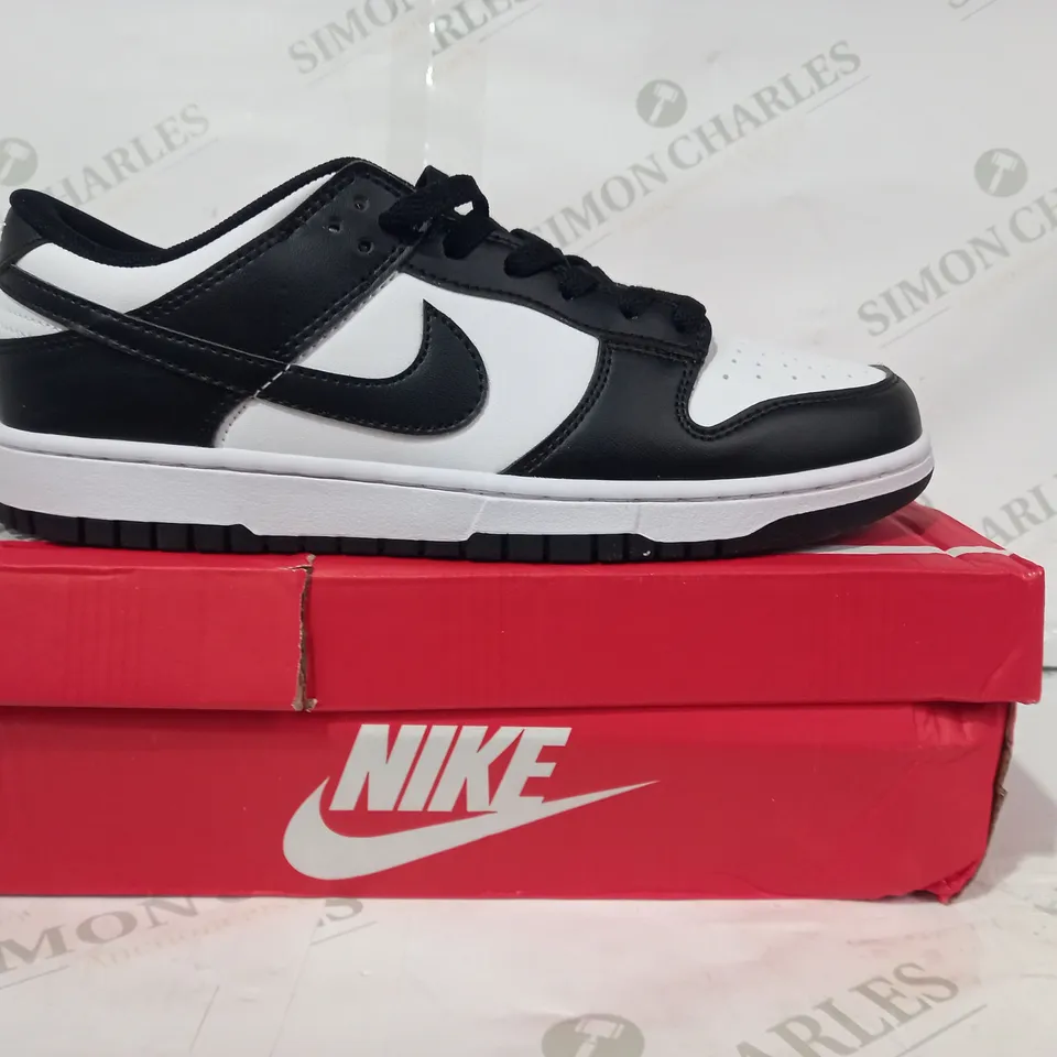 BOXED PAIR OF NIKE DUNK LOW RETRO SHOES IN BLACK/WHITE UK SIZE 8
