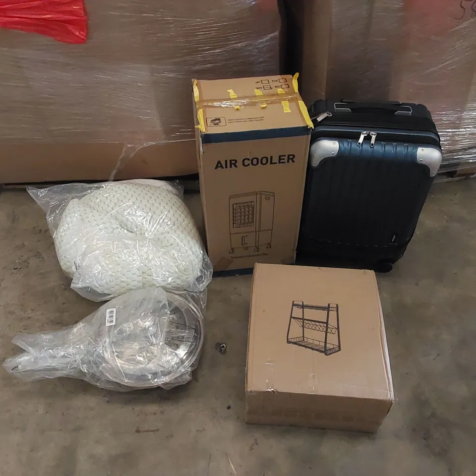 PALLET CONTAINING ASSORTED HOUSEHOLD PRODUCTS INCLUDING SPICE RACK, SUITCASE, COOKING PAN, AIR COOLER ETC 