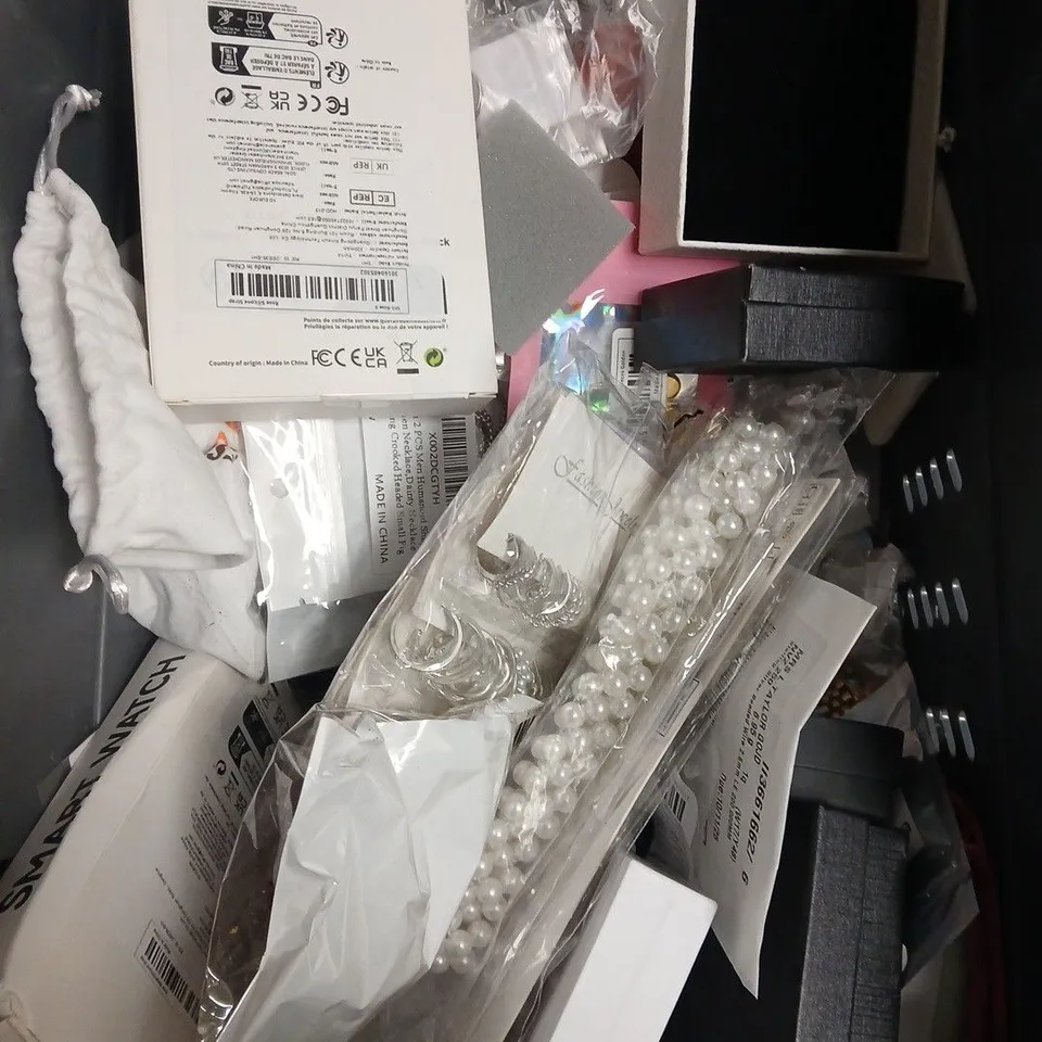 APPROXIMATELY 20 ASSORTED JEWELLERY PRODUCTS TO INCLUDE EARRINGS, WATCH, BRACELETS ETC 