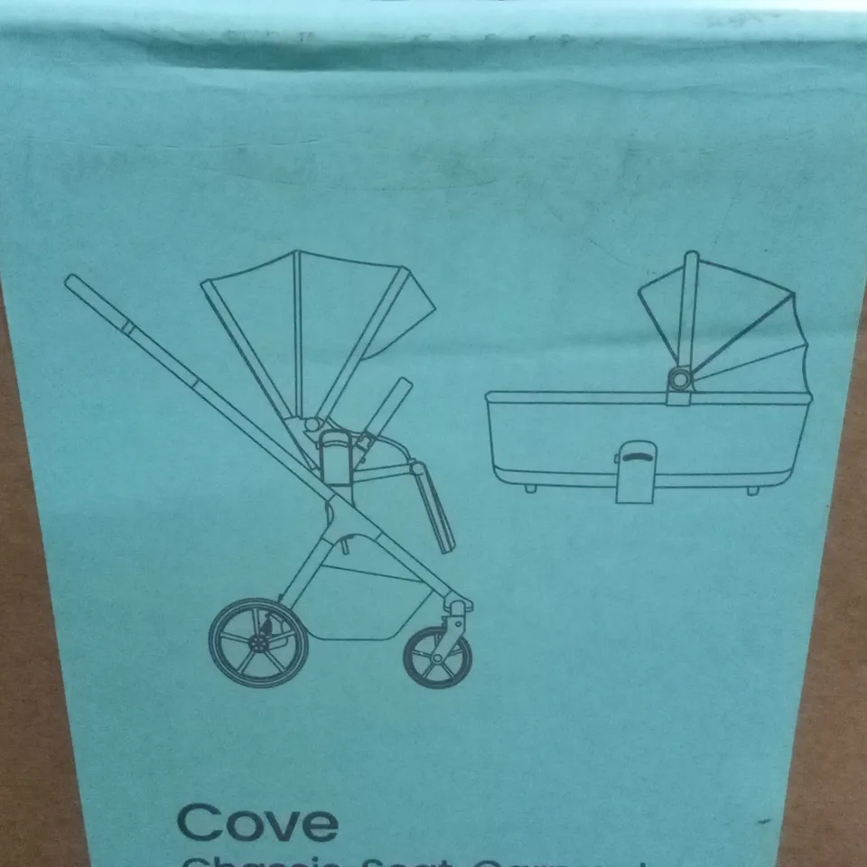 BOXED SILVER CROSS COVE STROLLER & CARRYCOT 