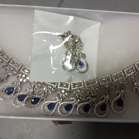 UNBRANDED DIAMANTE NECKLACE AND EARRING SET