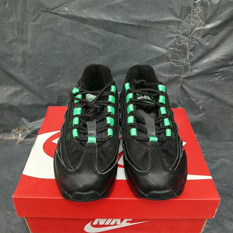 BOXED PAIR OF KIDS AIR MAX 95 RECRAFT TRAINERS - UK SIZE 2.5