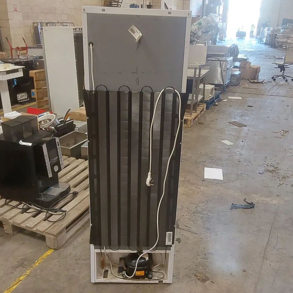 HOTPOINT RFA52P FREESTANDING FRIDGE FREEZER