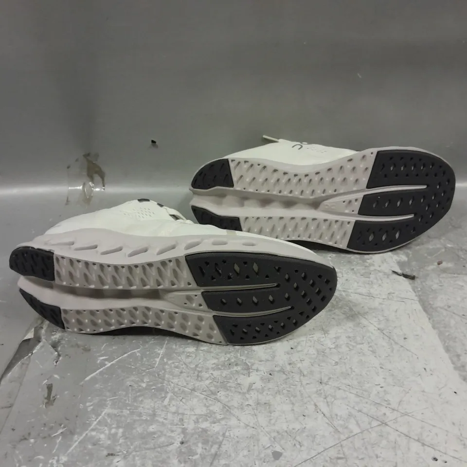 UNBOXED PAIR OF CLOUDSURFER CLOUDTECPHASE OFF WHITE UK 8 