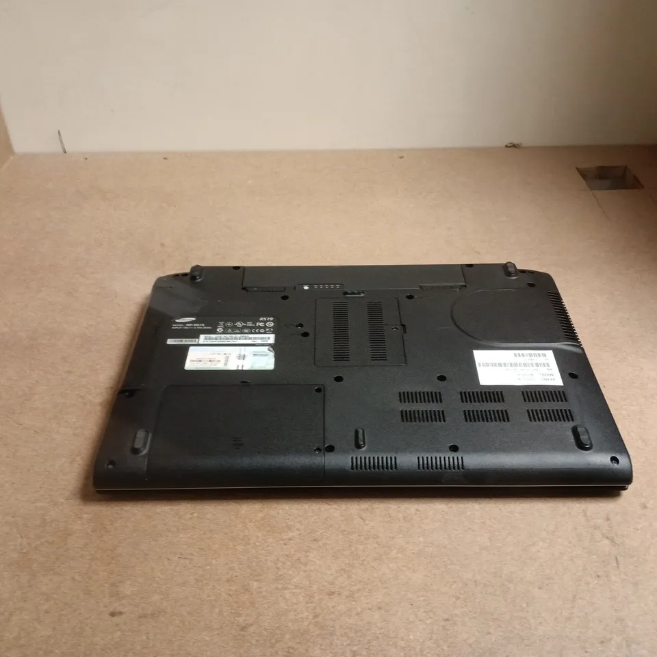 SAMSUNG NP-R519 LAPTOP